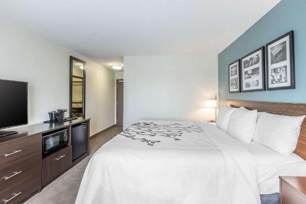 Sleep Inn & Suites West Des Moines near Jordan Creek image 9